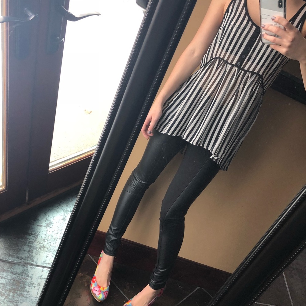 Black and white stripe top